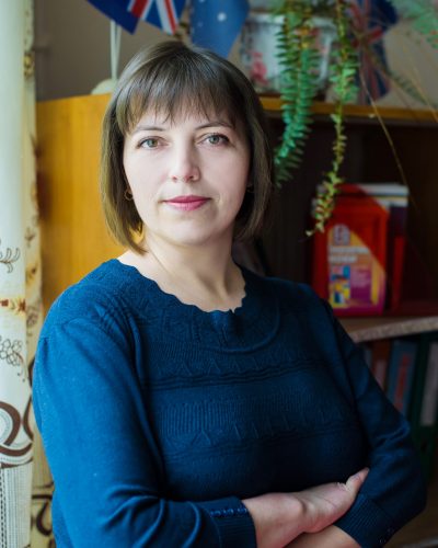 4 фото вчителів, ПІБ та посада кожного _ №3 Олійник Ірина Володимирівна - педагог-організатор - школа Плотича